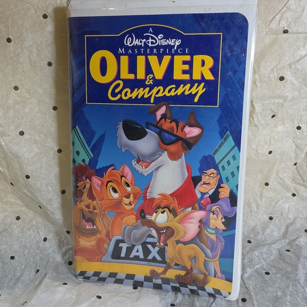 Disney Oliver & Company‎ VHS Movie Kids Clamshell Masterpiece Collection